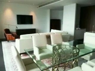 À louer 3 chambres condo à Pathum Wan, Bangkok