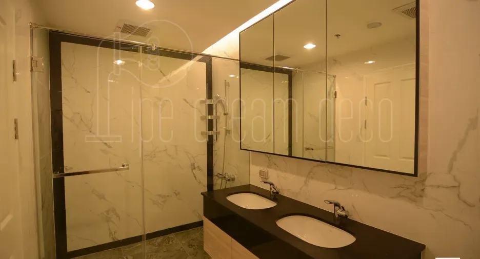 Condo en venta y en alquiler de 2 habitaciones en Huai Khwang, Bangkok