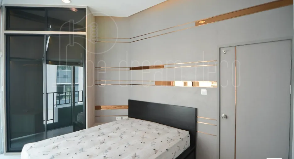Condo en venta y en alquiler de 2 habitaciones en Huai Khwang, Bangkok