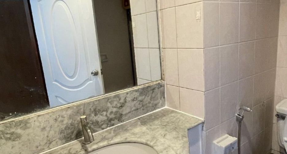 Wohnung zur Miete mit 3 Zimmer in Yan Nawa, Bangkok