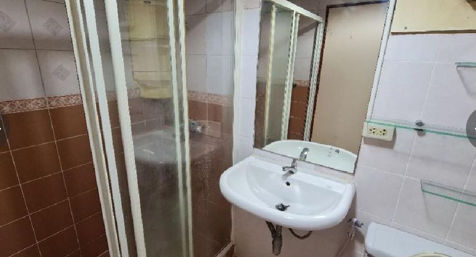 Wohnung zur Miete mit 3 Zimmer in Yan Nawa, Bangkok