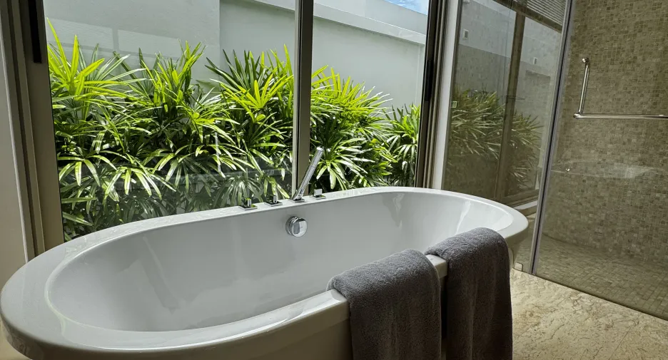 For sale and for rent 4 bedrooms villa in Thalang, Phuket