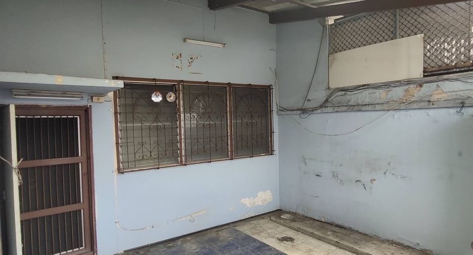 For sale 3 bedrooms retail Space in Sathon, Bangkok