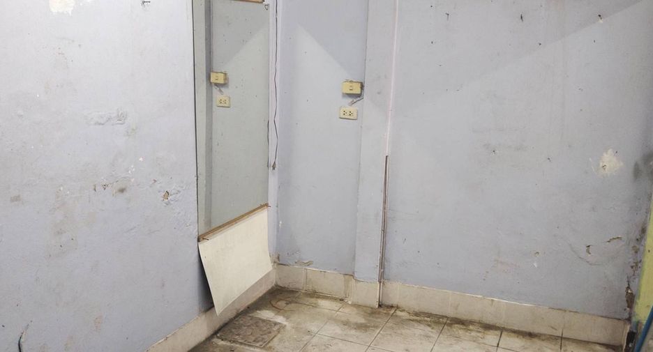 For sale 3 bedrooms retail Space in Sathon, Bangkok