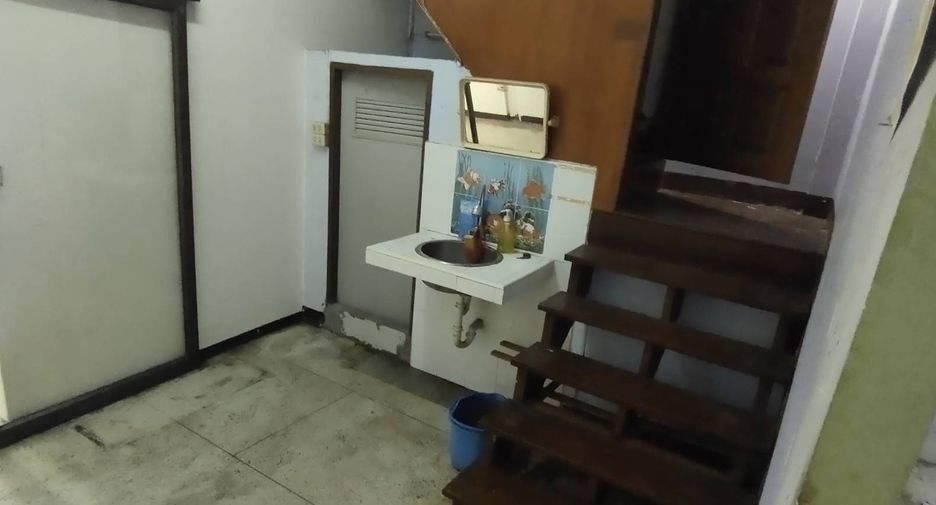 For sale 3 bedrooms retail Space in Sathon, Bangkok