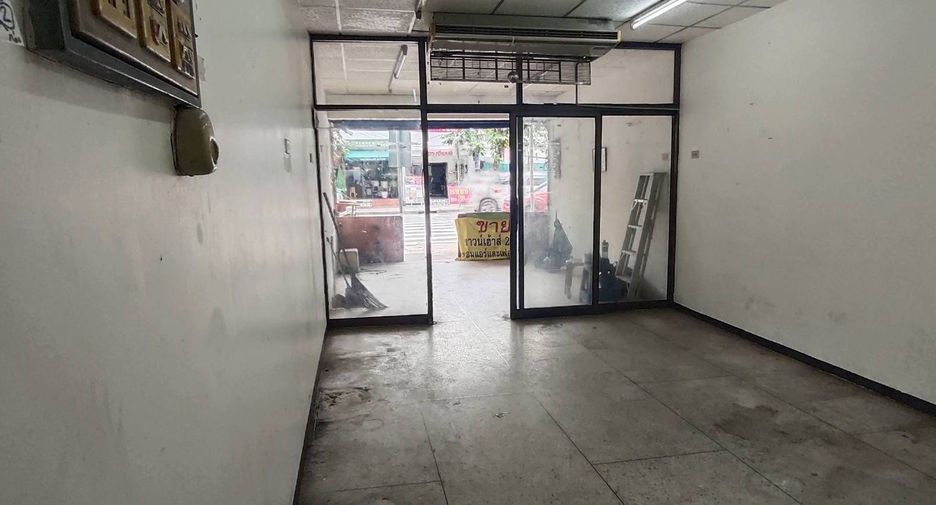 For sale 3 bedrooms retail Space in Sathon, Bangkok