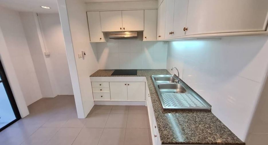 For rent 2 bedrooms apartment in Sathon, Bangkok