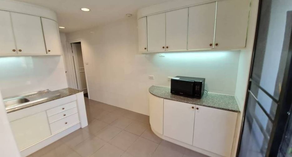 For rent 2 bedrooms apartment in Sathon, Bangkok