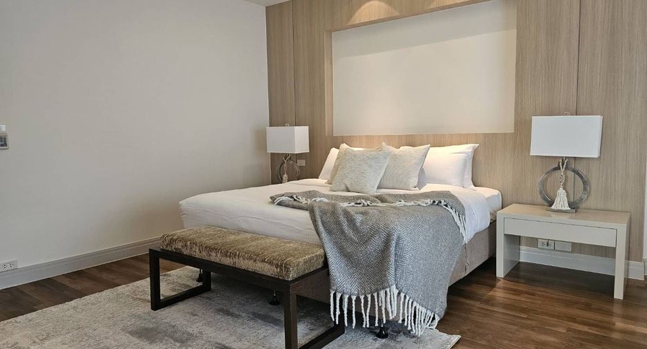 For rent 3 bedrooms condo in Pathum Wan, Bangkok