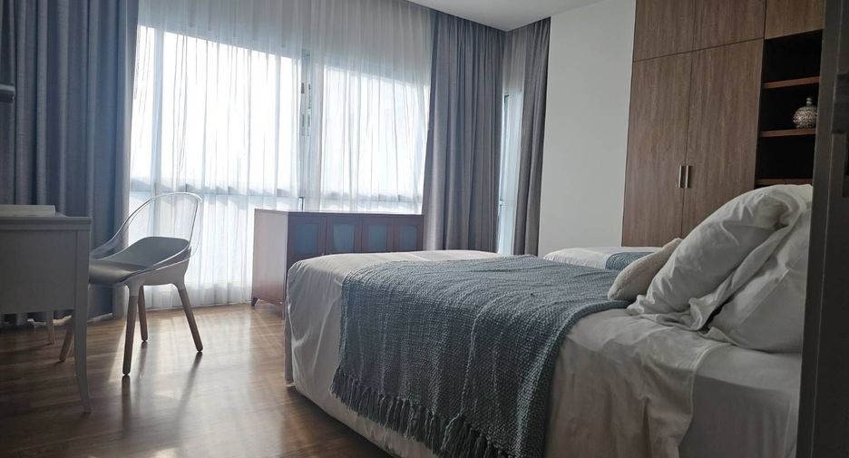 For rent 3 bedrooms condo in Pathum Wan, Bangkok