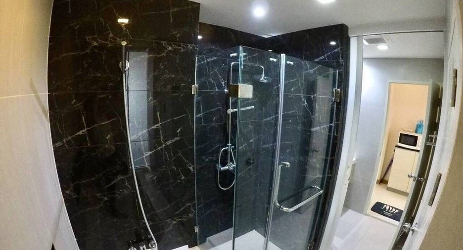 For sale 1 bed condo in Khlong Toei, Bangkok