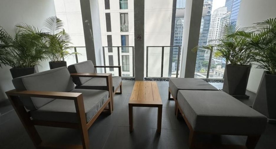 For rent 1 bed condo in Pathum Wan, Bangkok