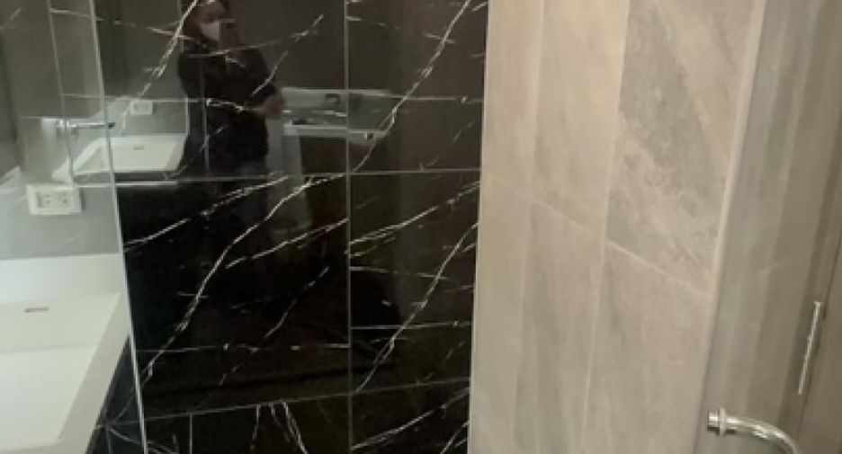 For sale 3 bedrooms condo in Huai Khwang, Bangkok