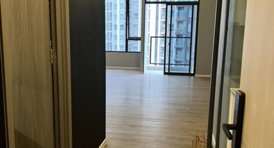 For sale 3 bedrooms condo in Huai Khwang, Bangkok
