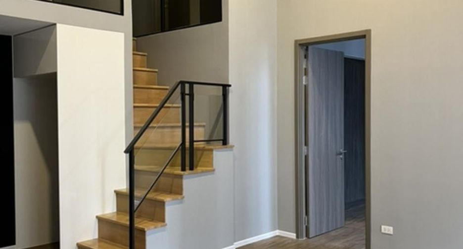 For sale 3 bedrooms condo in Huai Khwang, Bangkok