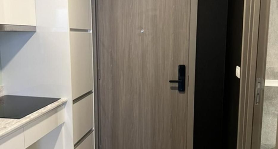 For sale 3 bedrooms condo in Huai Khwang, Bangkok