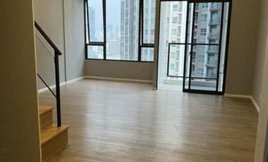 À vendre 3 chambres condo à Huai Khwang, Bangkok