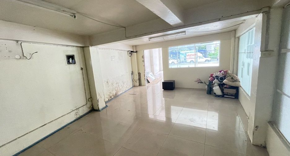 For sale 5 bedrooms retail Space in Bang Kapi, Bangkok