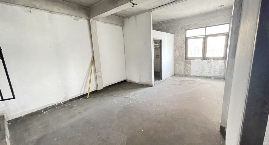 For sale 5 bedrooms retail Space in Bang Kapi, Bangkok