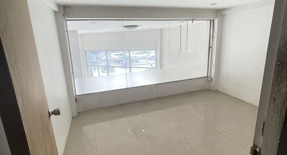 For sale 5 bedrooms retail Space in Bang Kapi, Bangkok