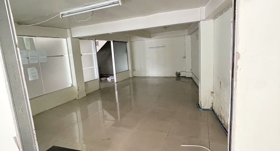 For sale 5 bedrooms retail Space in Bang Kapi, Bangkok