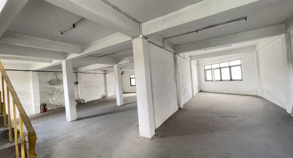For sale 5 bedrooms retail Space in Bang Kapi, Bangkok