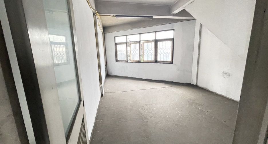 For sale 5 bedrooms retail Space in Bang Kapi, Bangkok