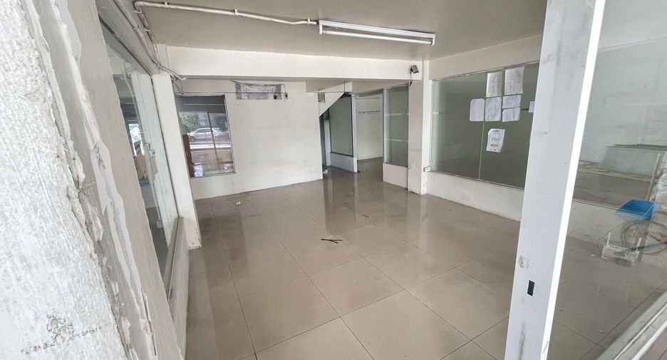 For sale 5 bedrooms retail Space in Bang Kapi, Bangkok