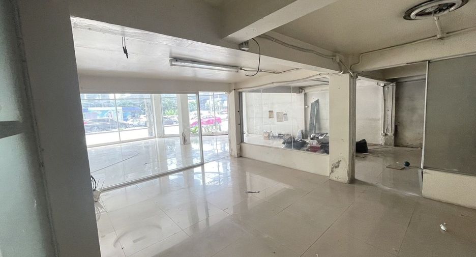 For sale 5 bedrooms retail Space in Bang Kapi, Bangkok