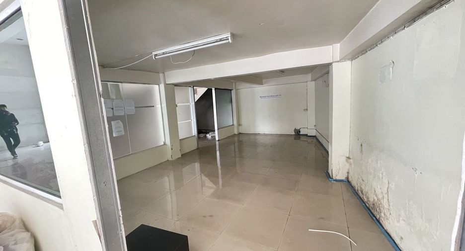 For sale 5 bedrooms retail Space in Bang Kapi, Bangkok