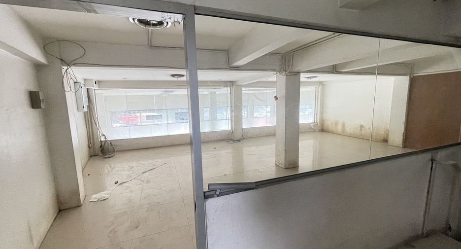For sale 5 bedrooms retail Space in Bang Kapi, Bangkok