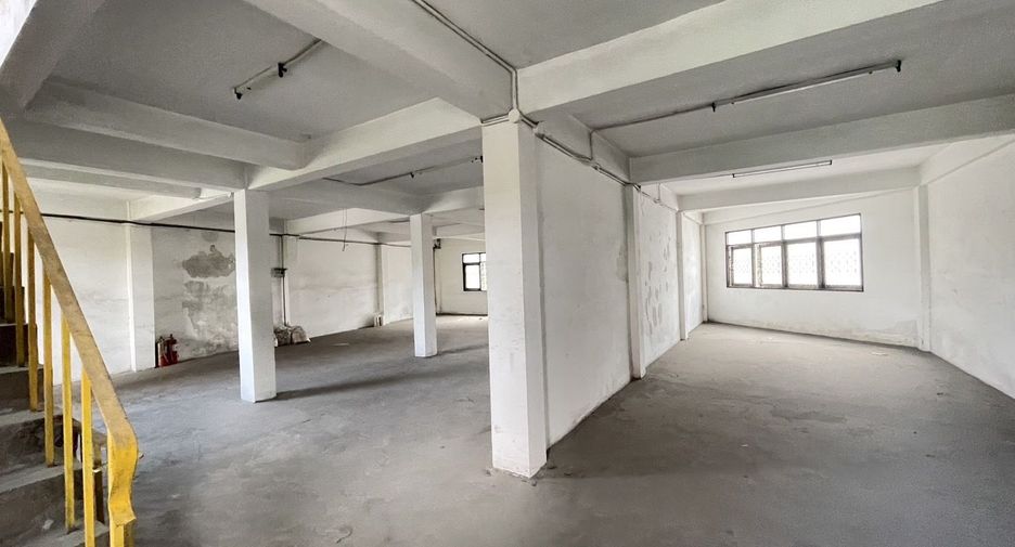 For sale 5 bedrooms retail Space in Bang Kapi, Bangkok