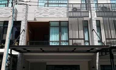For rent 3 ベッドルーム townhouse in Bang Phli, Samut Prakan