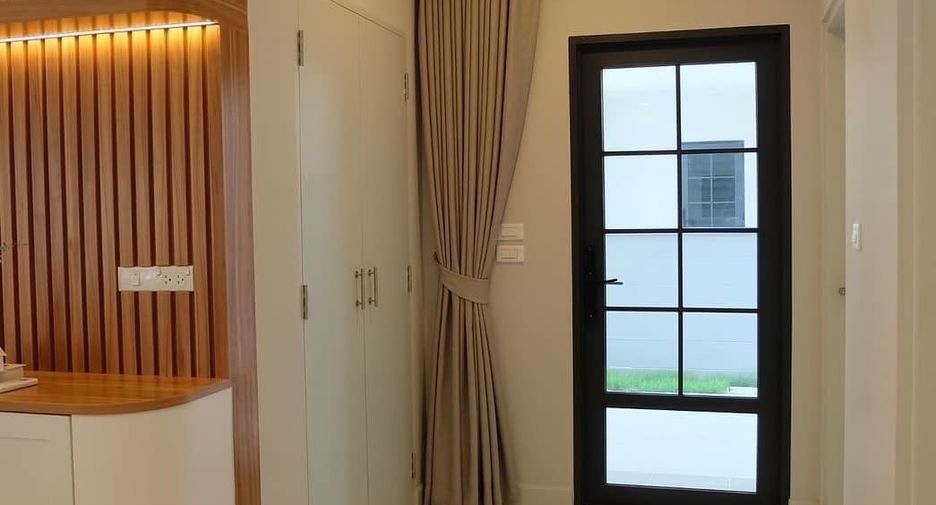 Casa en alquiler de 4 habitaciones en Bang Phli, Samut Prakan