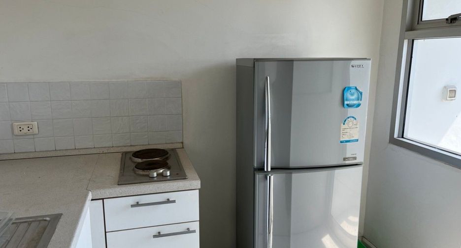 For sale studio condo in Khlong Toei, Bangkok