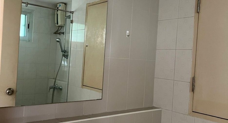 For sale studio condo in Khlong Toei, Bangkok