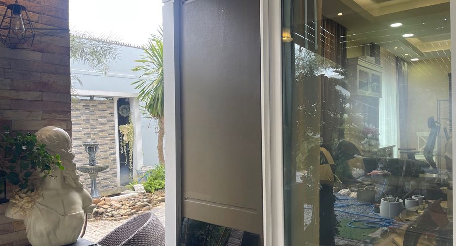 For sale and for rent 3 bedrooms house in Bang Khun Thian, Bangkok