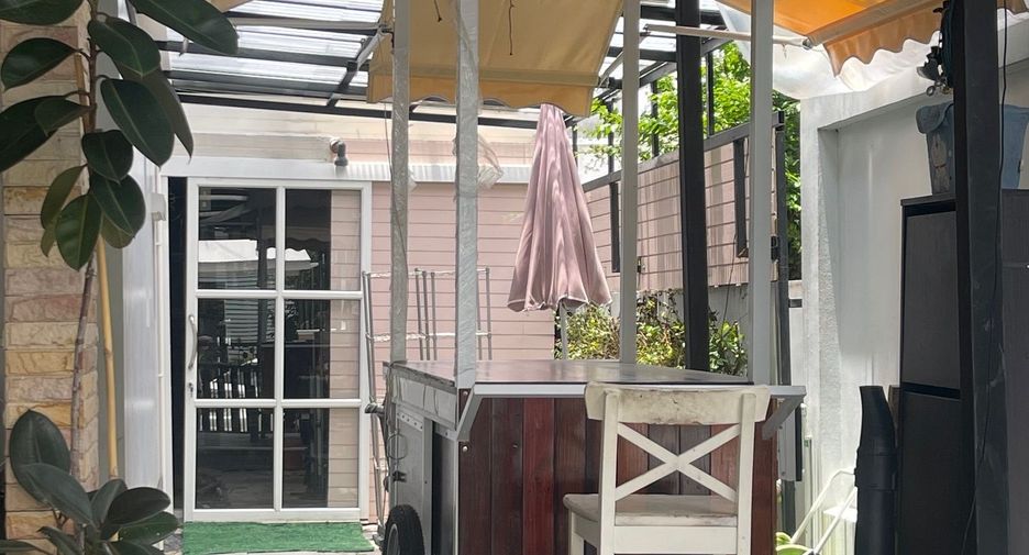 For sale and for rent 3 bedrooms house in Bang Khun Thian, Bangkok