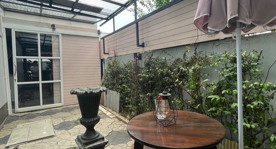 For sale and for rent 3 bedrooms house in Bang Khun Thian, Bangkok