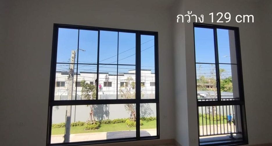 À louer 2 chambres maison de ville à Saphan Sung, Bangkok