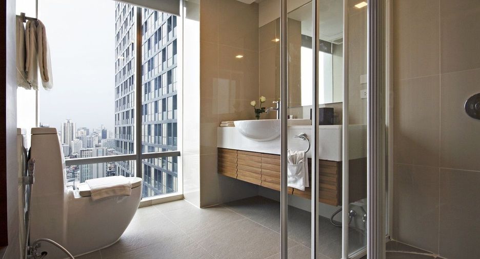 For rent 2 bedrooms condo in Pathum Wan, Bangkok