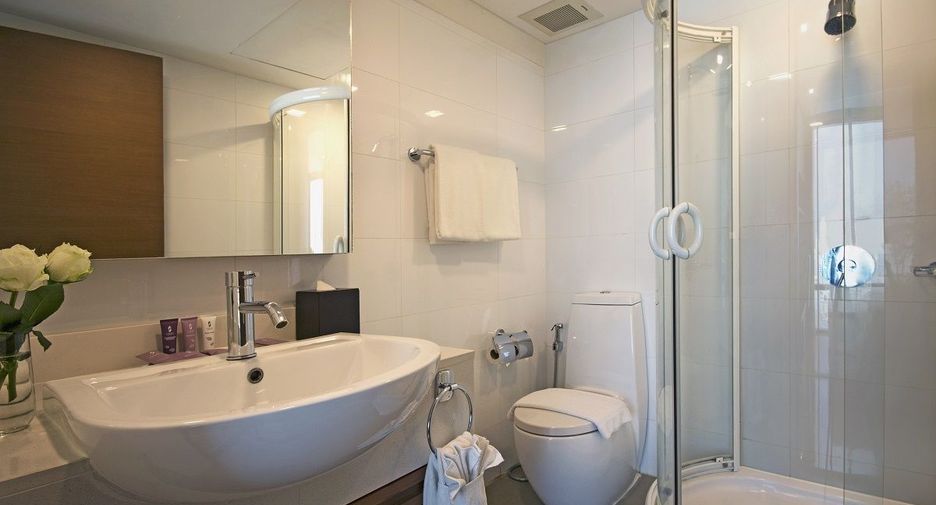 For rent 2 bedrooms condo in Pathum Wan, Bangkok