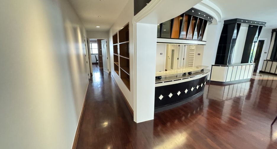 For rent 3 bedrooms apartment in Pathum Wan, Bangkok