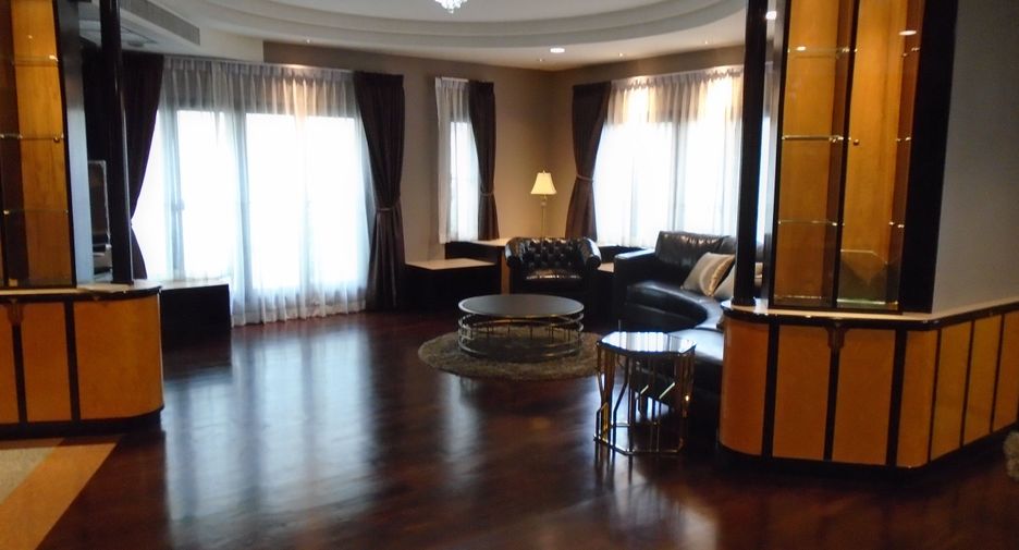 For rent 3 bedrooms apartment in Pathum Wan, Bangkok