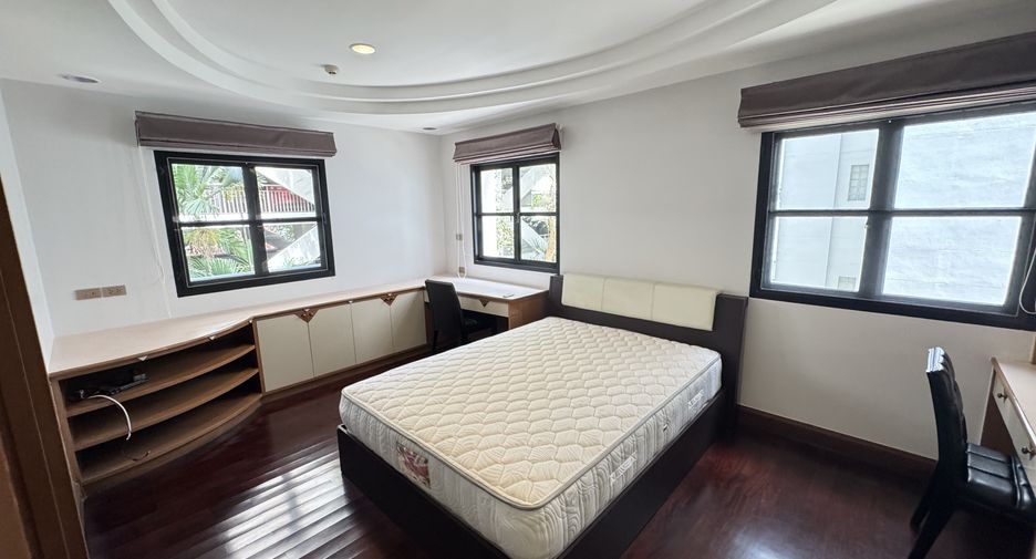 For rent 3 bedrooms apartment in Pathum Wan, Bangkok