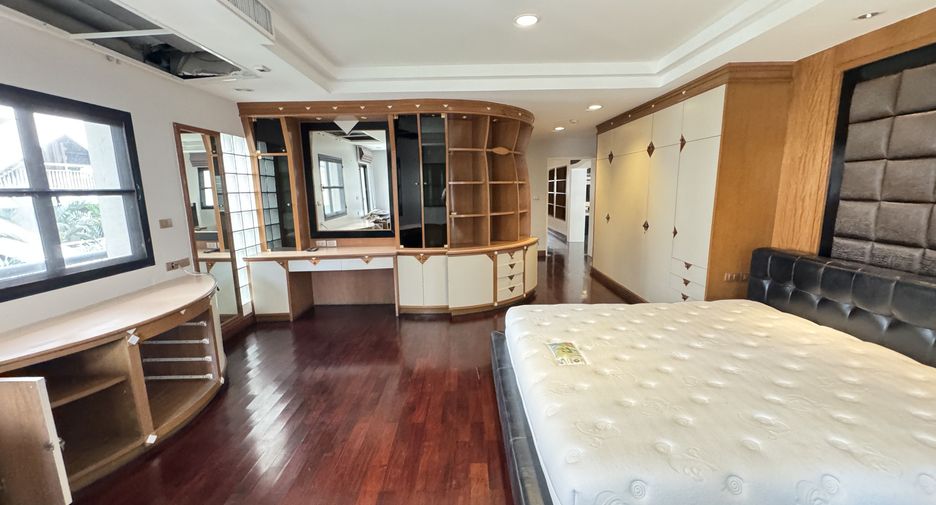 For rent 3 bedrooms apartment in Pathum Wan, Bangkok