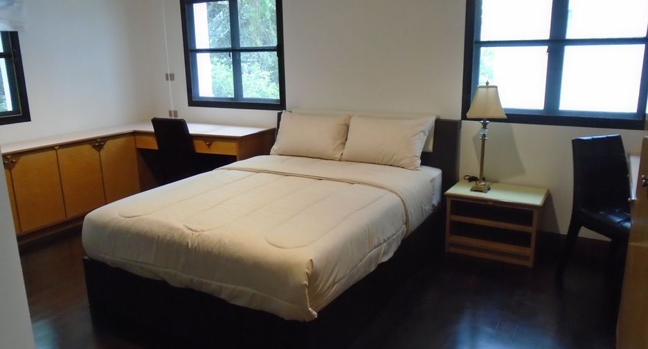 For rent 3 bedrooms apartment in Pathum Wan, Bangkok