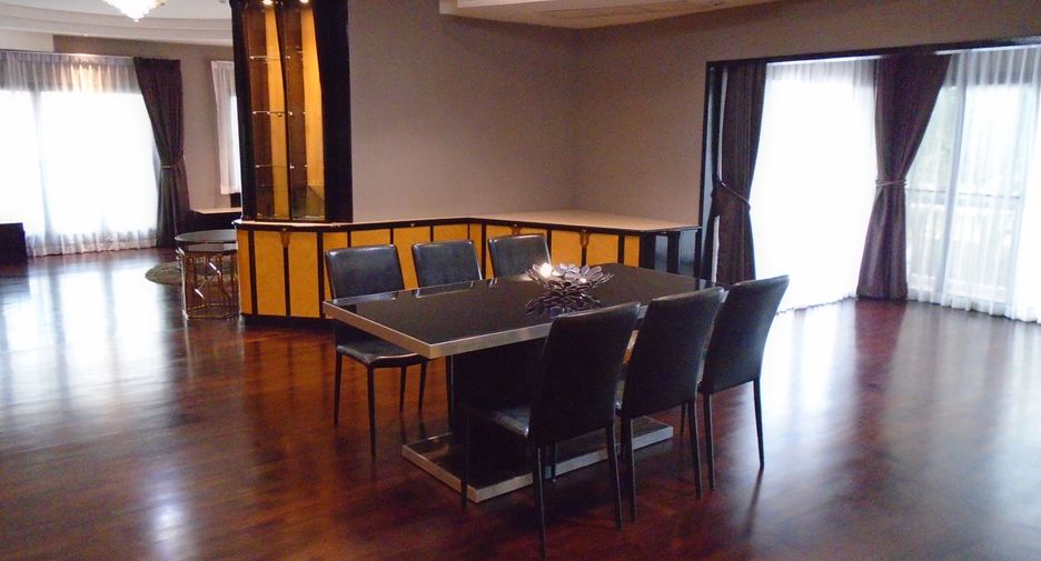 For rent 3 bedrooms apartment in Pathum Wan, Bangkok