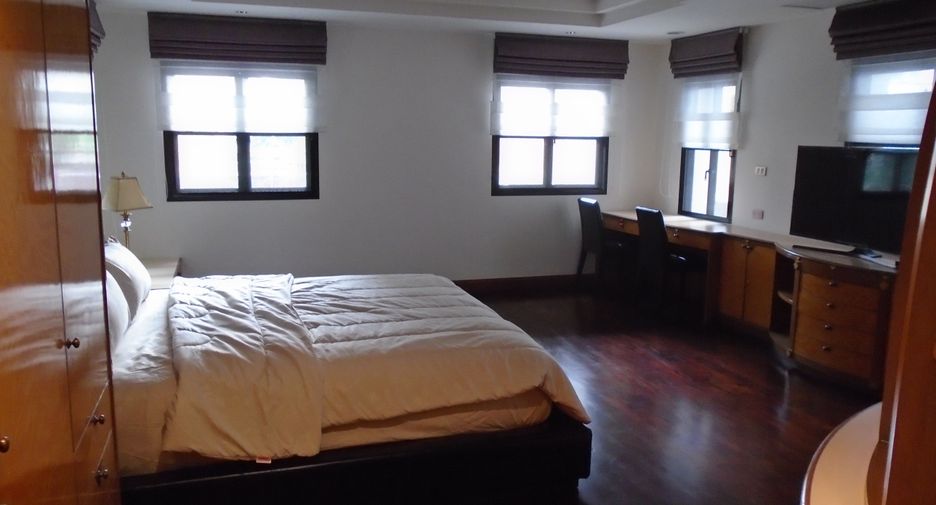 For rent 3 bedrooms apartment in Pathum Wan, Bangkok