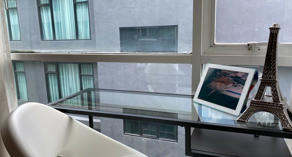 For rent 1 bed condo in Watthana, Bangkok